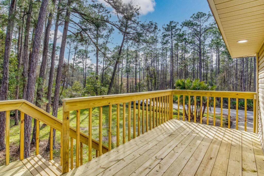 Willa Woodsy Retreat, Steps To Bay - Hot Tub! Gulf Breeze Zewnętrze zdjęcie