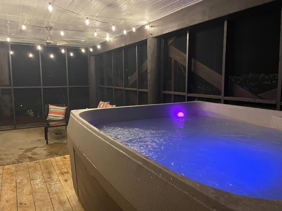 Willa Woodsy Retreat, Steps To Bay - Hot Tub! Gulf Breeze Zewnętrze zdjęcie